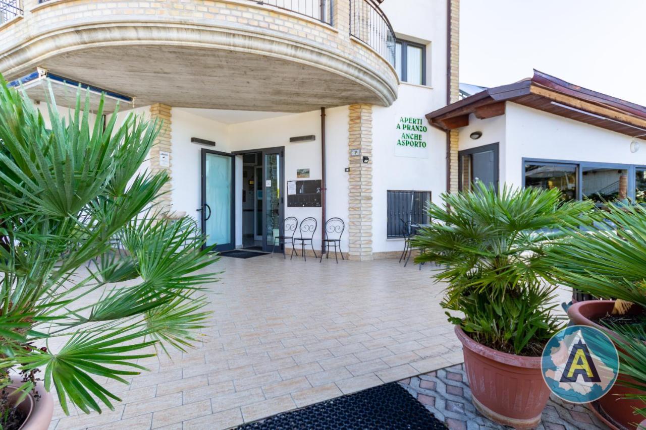 Isola Felice Hotel Silvi Paese ภายนอก รูปภาพ